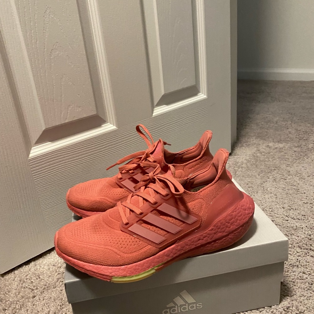 - Adidas ultraboost 21